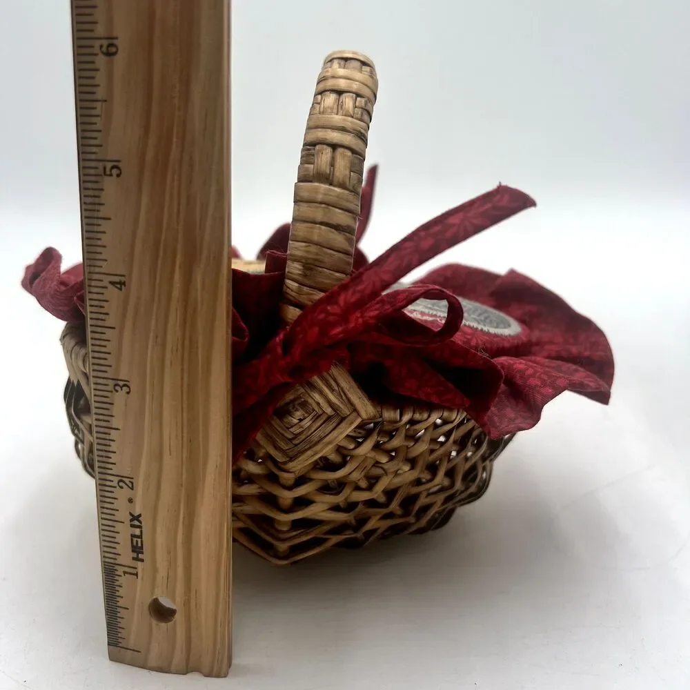 Wicker Christmas Basket W/ Fabric Grey Kitten & Santa/Reindeer Flying Decor